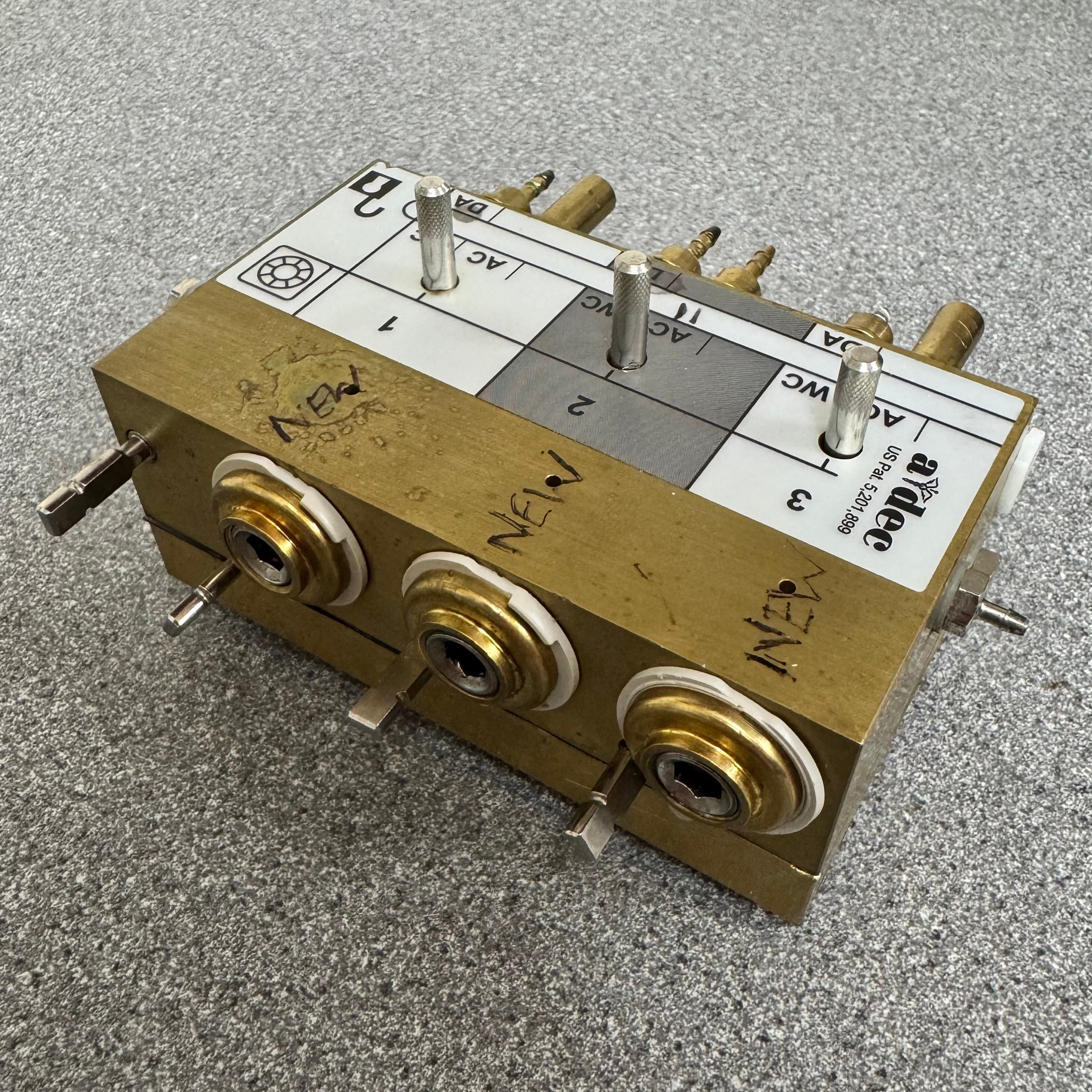 A-dec Control block 3 position, 300 - Used (38.1971.00)